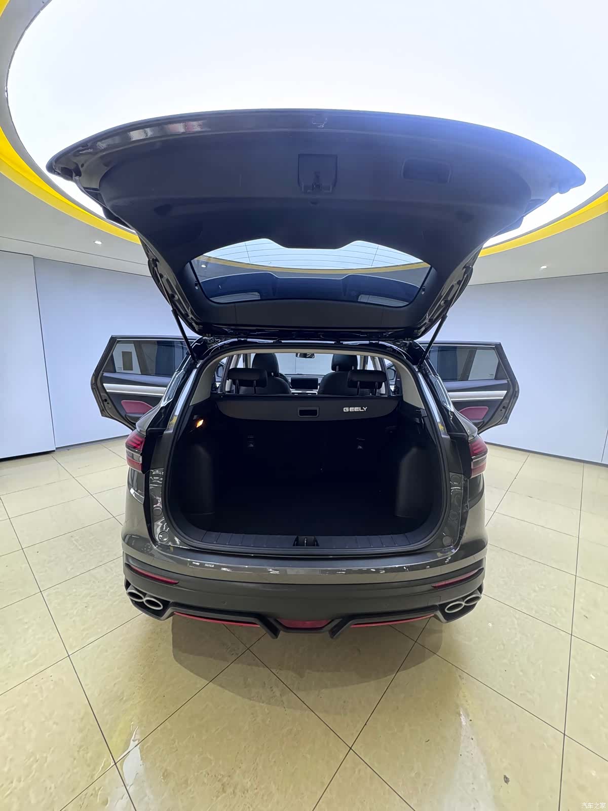 Geely Coolray, 2023 11