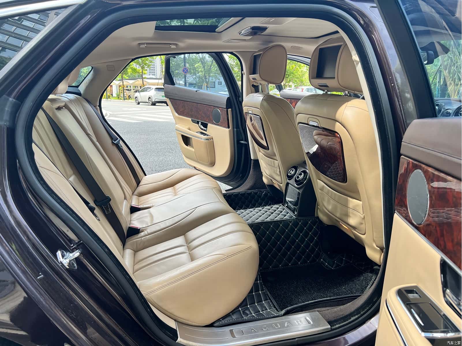 Jaguar XJ, 2011 18