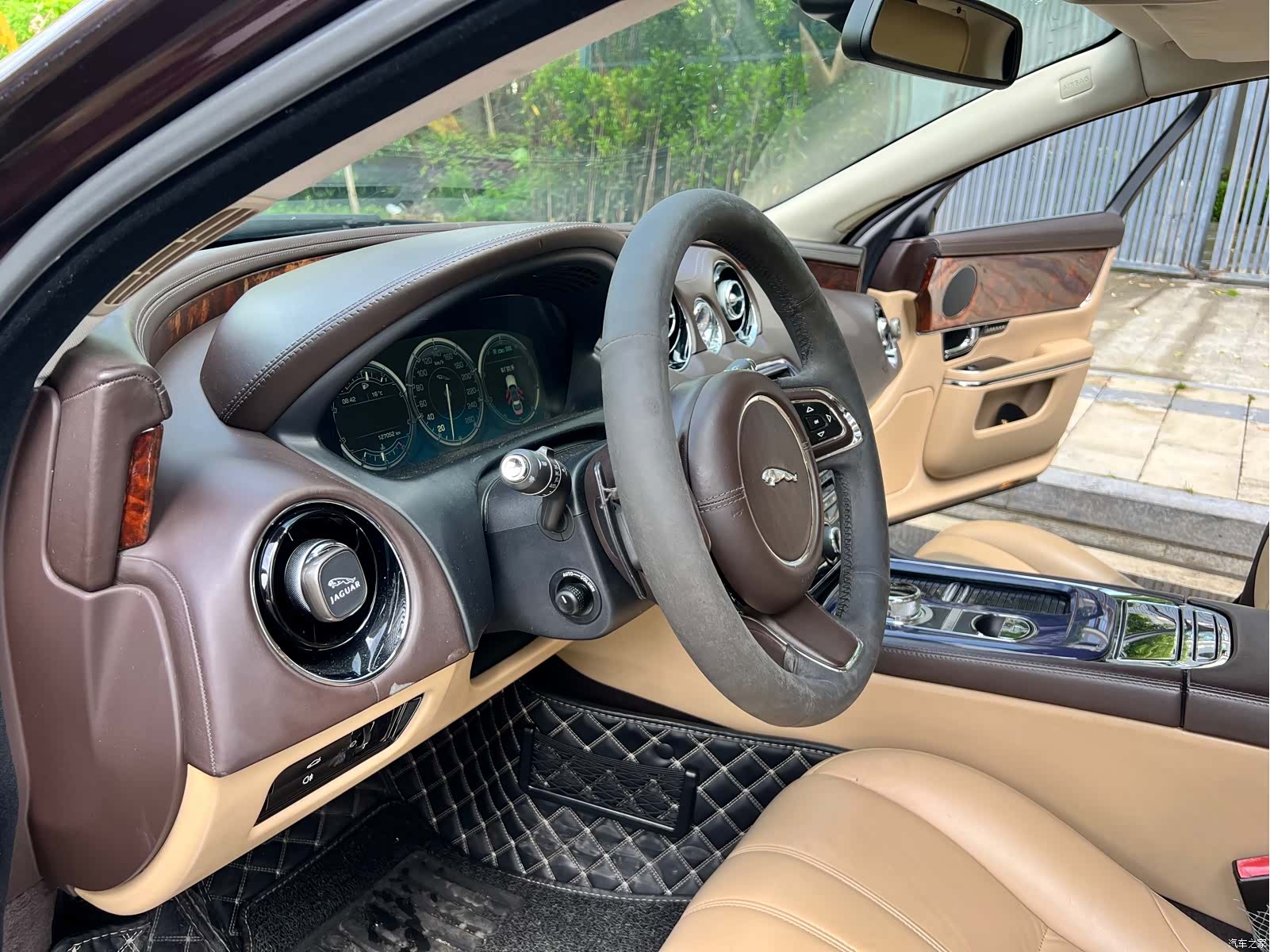 Jaguar XJ, 2011 24