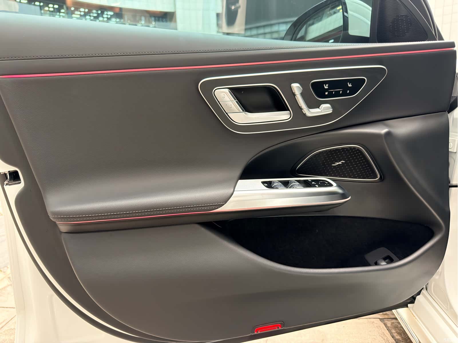 Mercedes-Benz E-Class, 2024 13