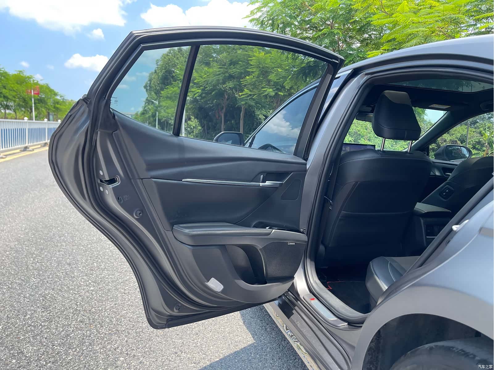 Toyota Camry, 2025 29