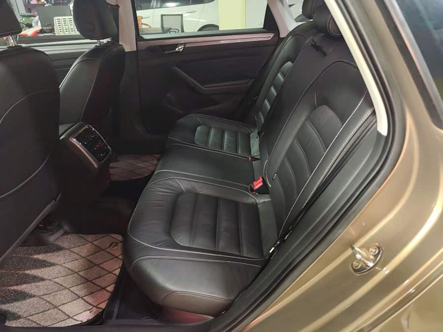 Volkswagen Passat 2017, фото 13