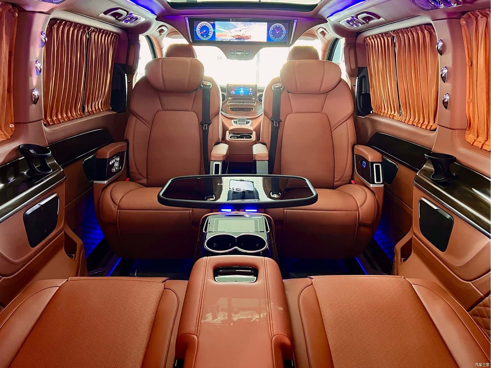 Mercedes-Benz V-Class, 2022 13