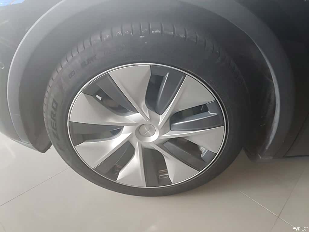 Tesla Model Y, 2022 23