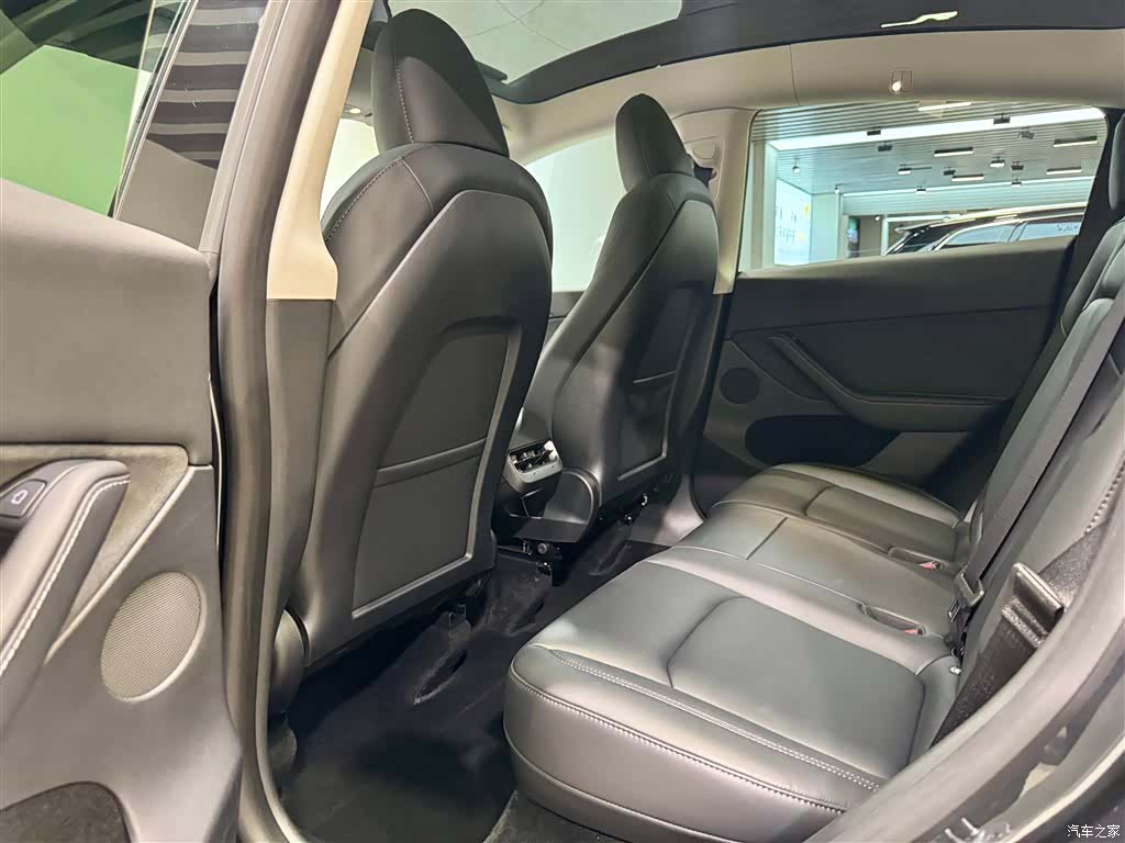 Tesla Model Y, 2024 18