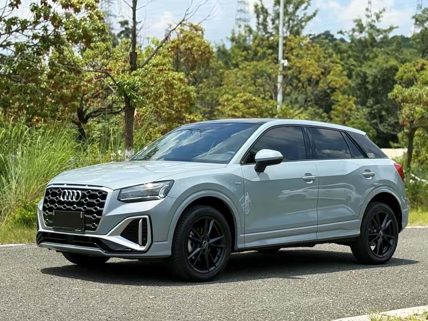 Audi Q2L, 2023 1