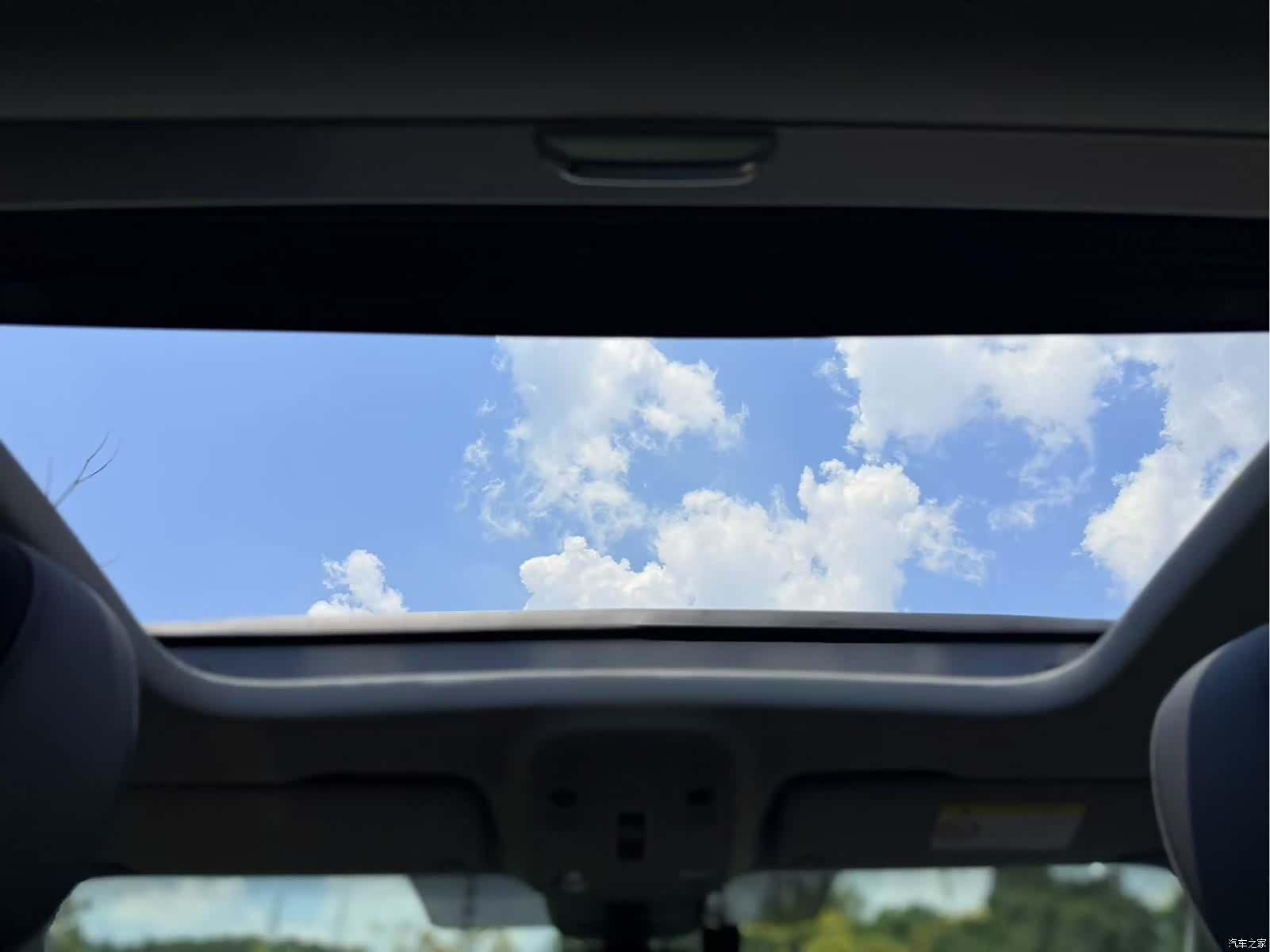 Audi Q2L, 2023 27