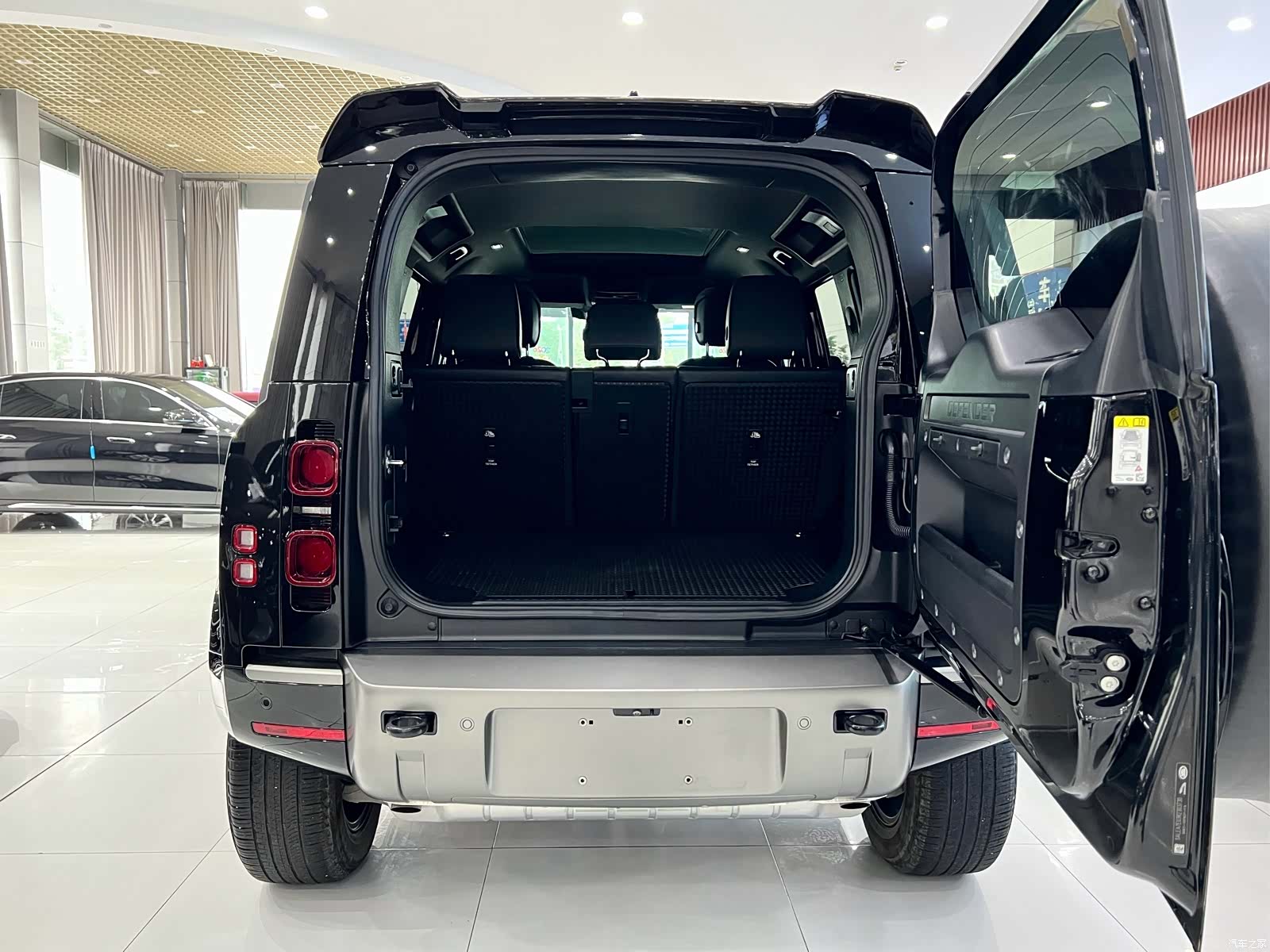 Land Rover Defender, 2024 24