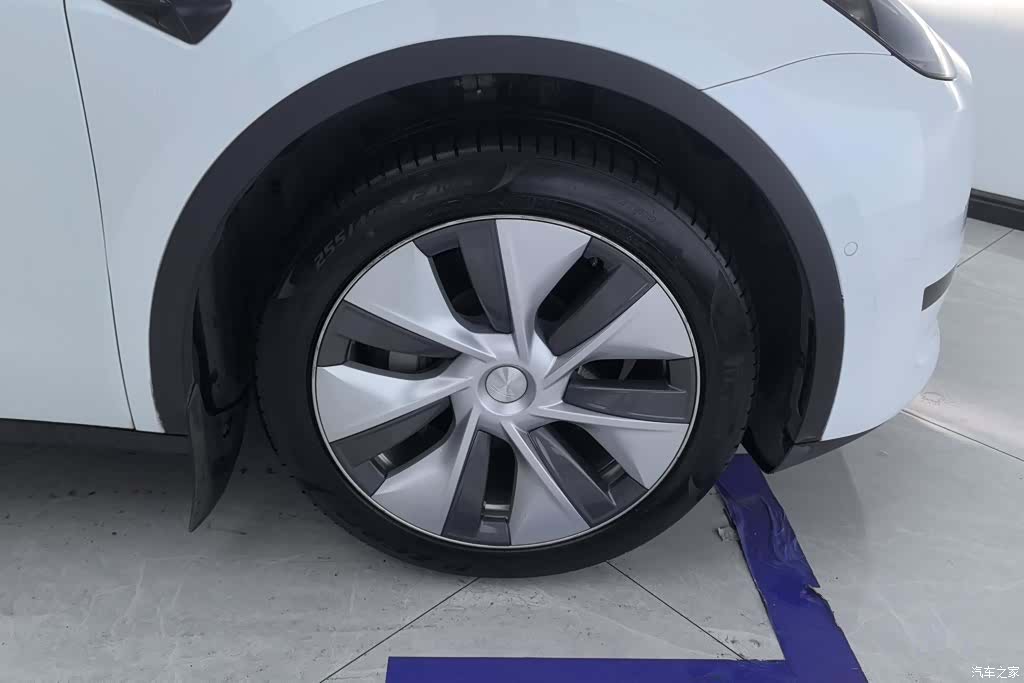 Tesla Model Y, 2023 6