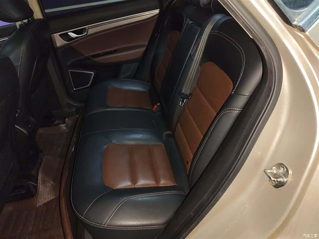 Geely Emgrand, 2018 15