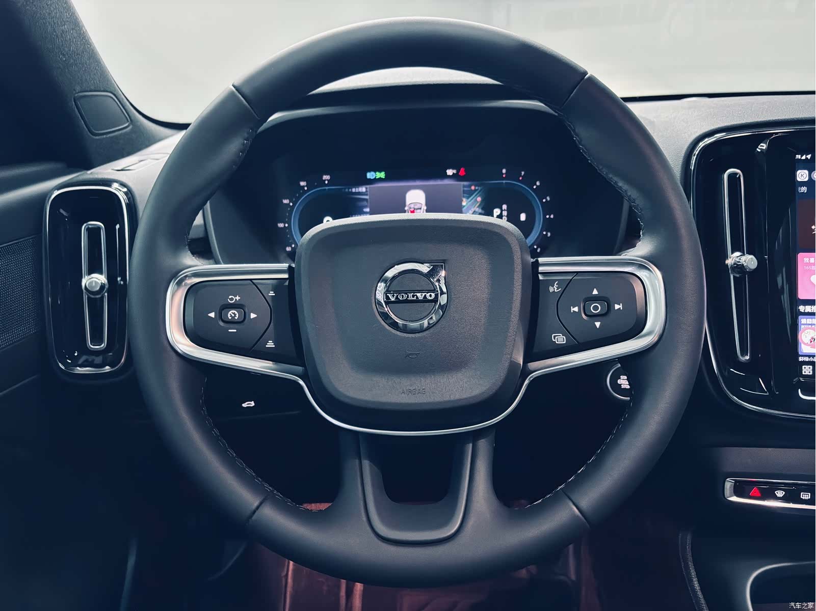 Volvo XC40, 2023 12