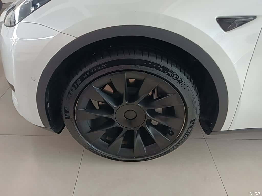 Tesla Model Y, 2023 23