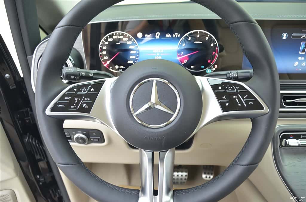Mercedes-Benz V-Class, 2026 8
