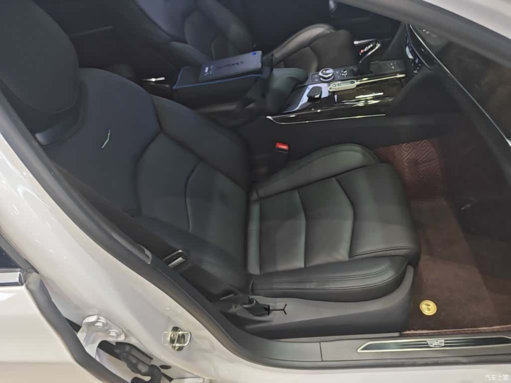 Cadillac CT6, 2023 25