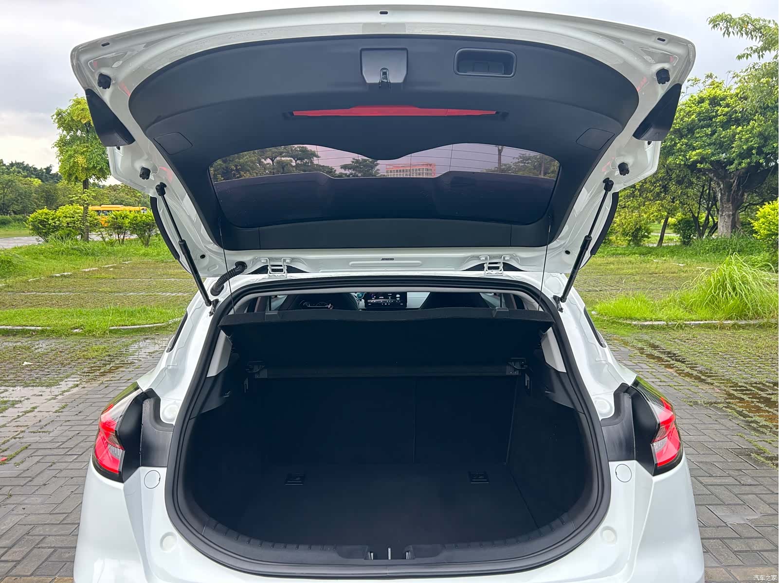 Geely Emgrand, 2024 15