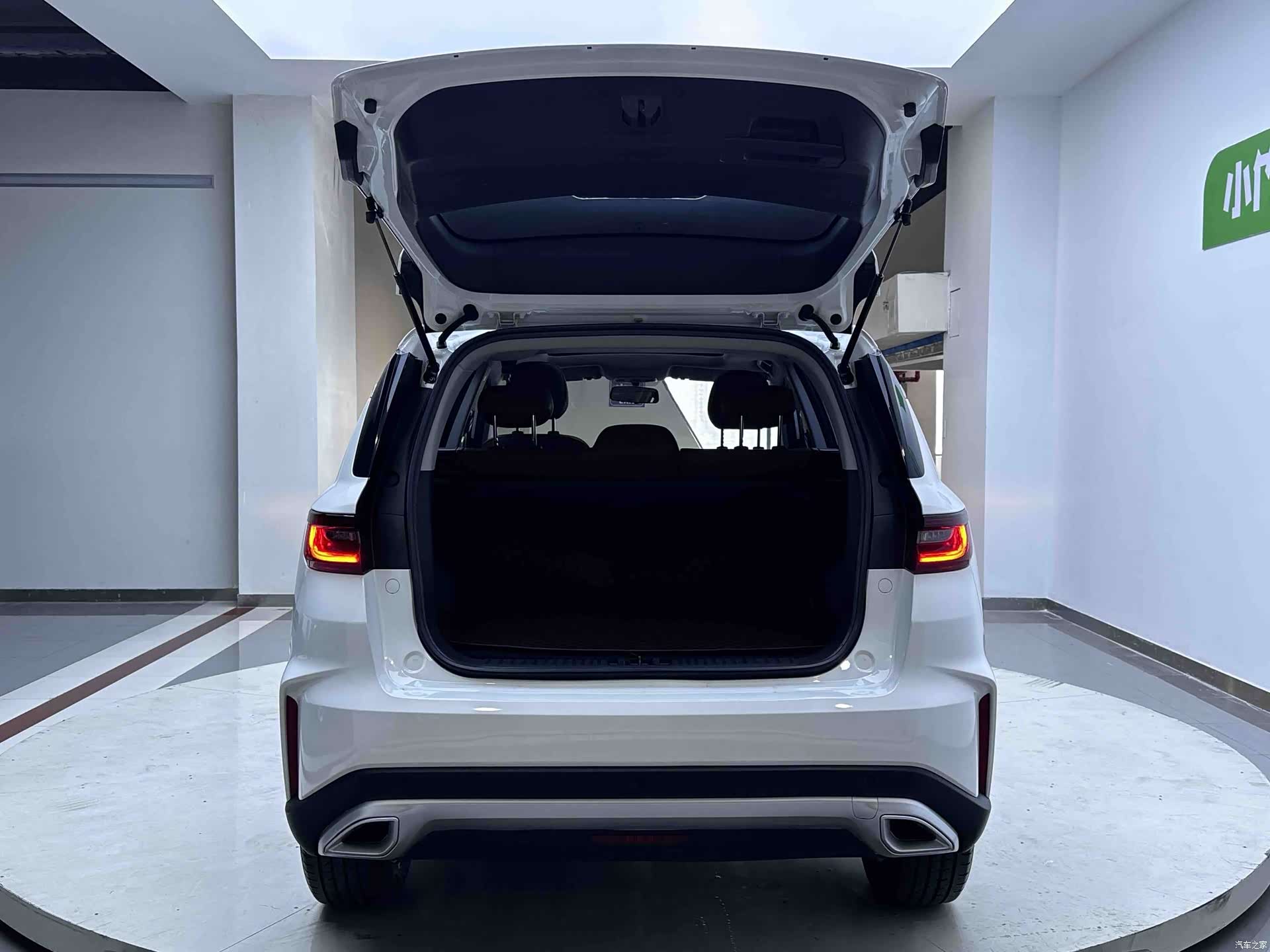 Geely X6, 2022 15