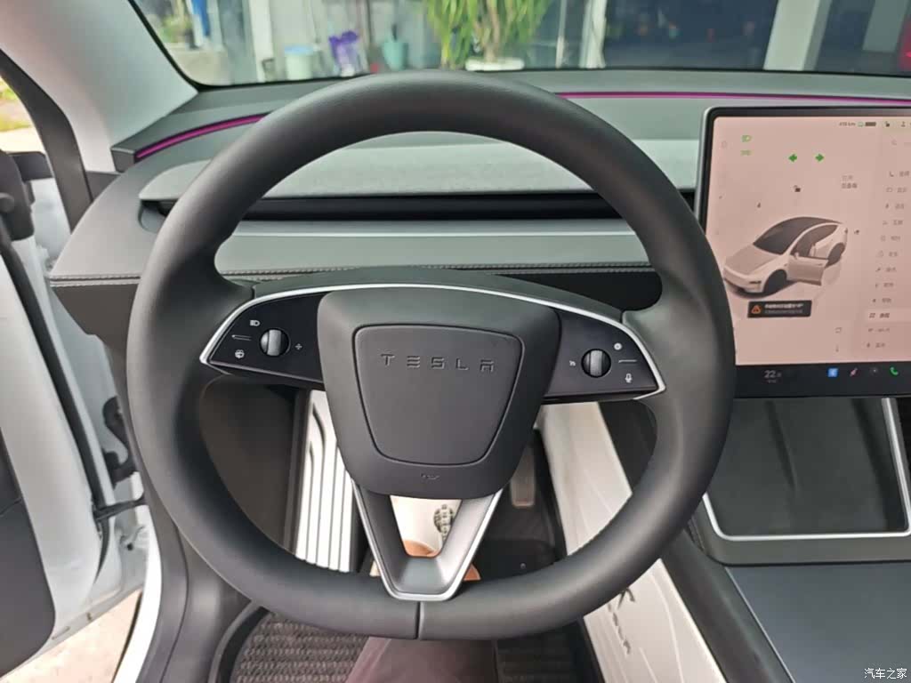 Tesla Model Y, 2025 7