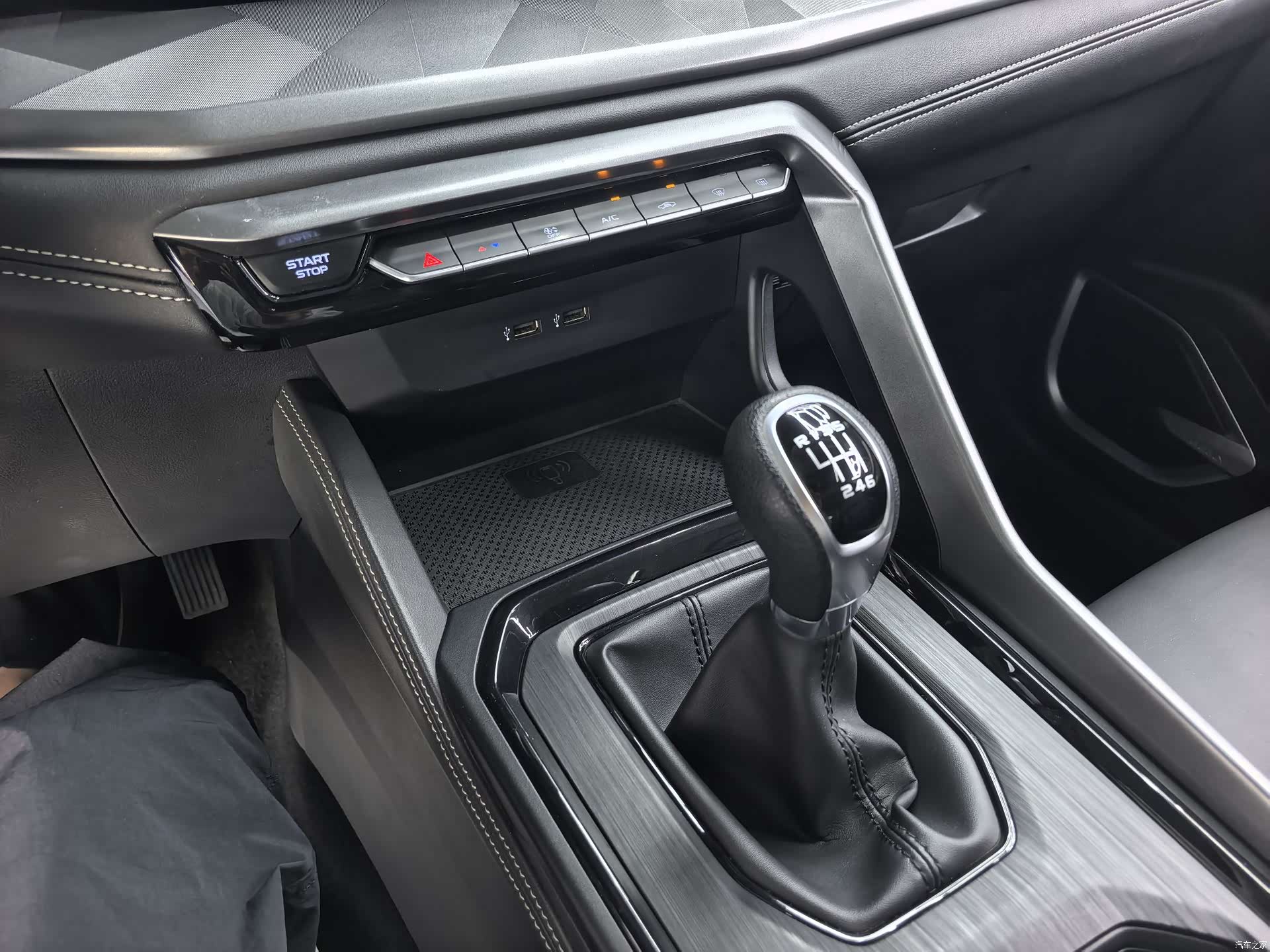 Geely X6, 2022 18