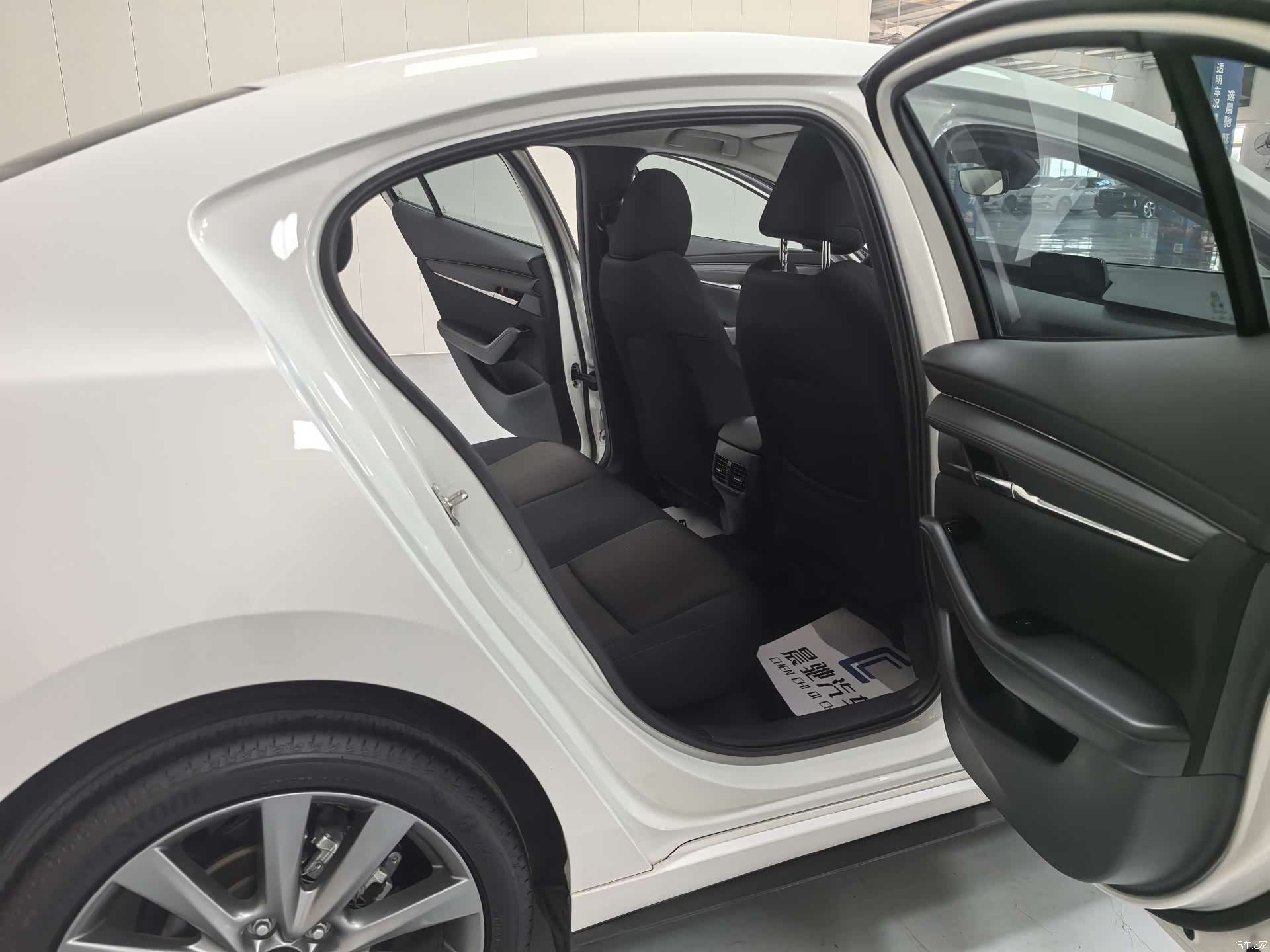 Mazda Mazda3, 2026 13