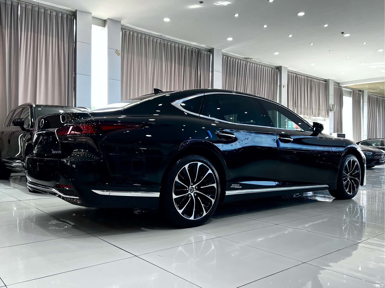 Lexus LS, 2021 4
