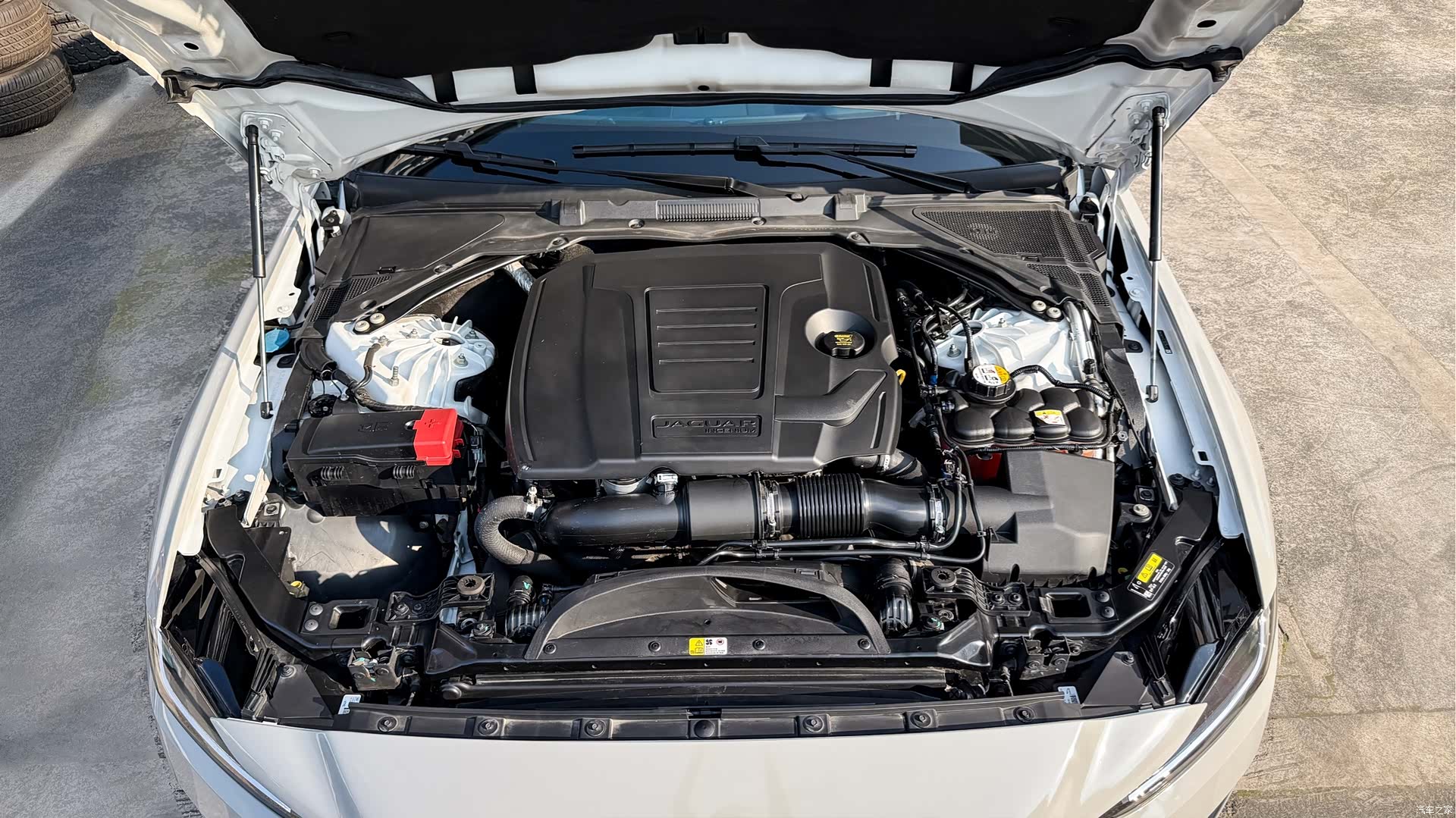 Land Rover XEL, 2020 19