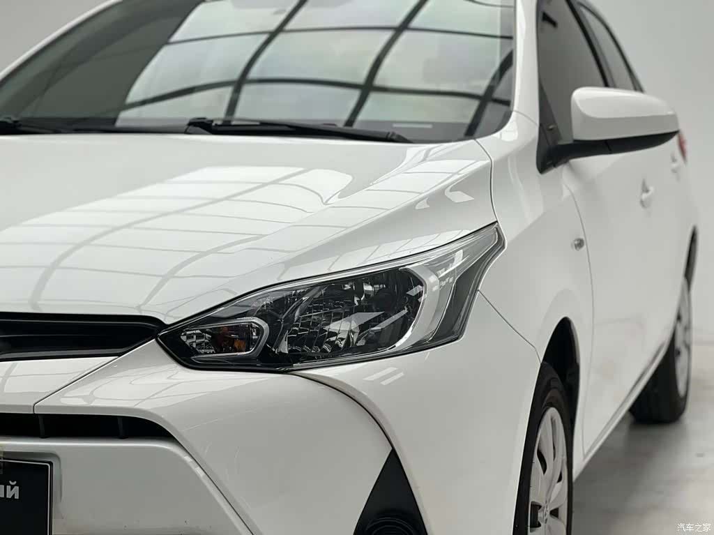 Toyota Yaris, 2022 все фото