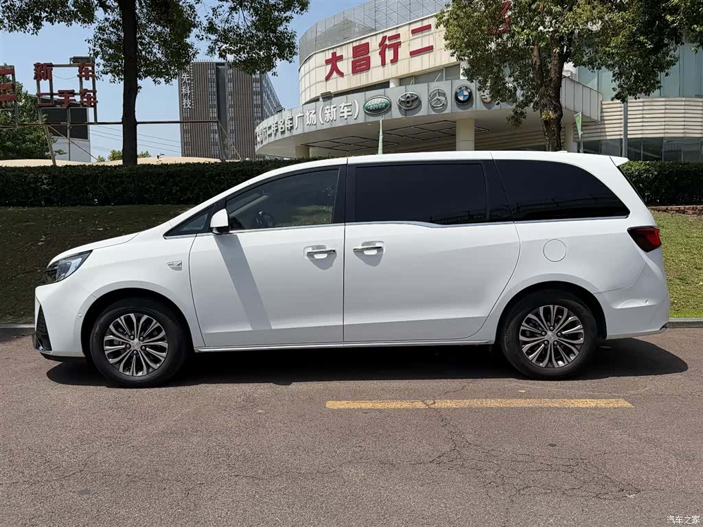 Buick GL8, 2023 3