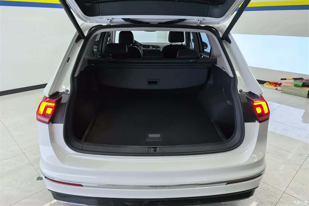 Volkswagen Tiguan L, 2021 4