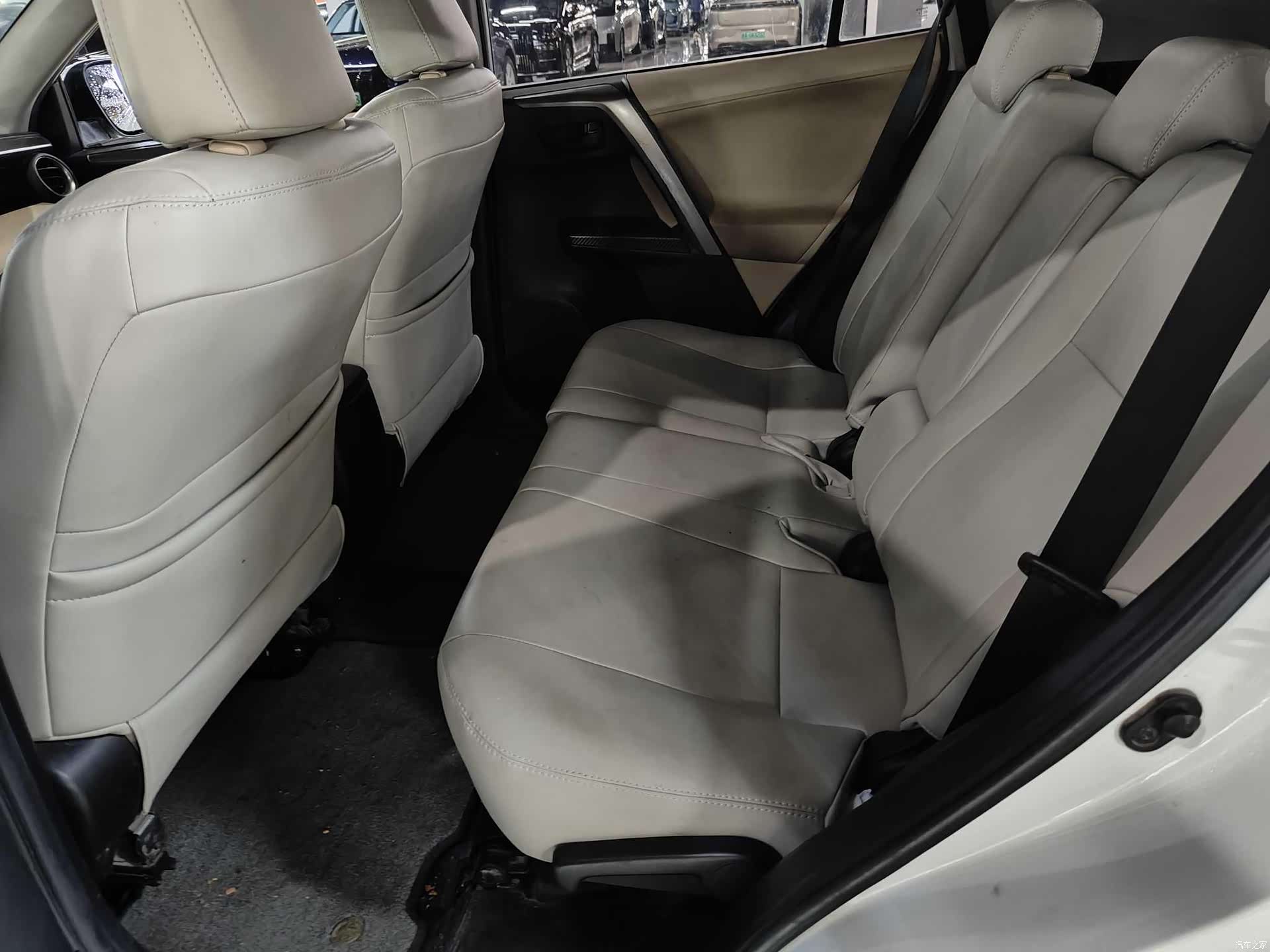 Toyota RAV4, 2015 6