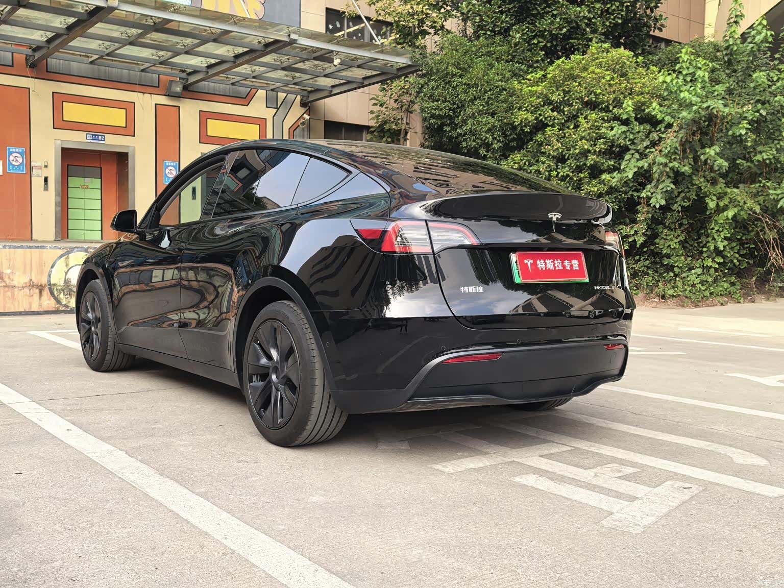 Tesla Model Y, 2023 15