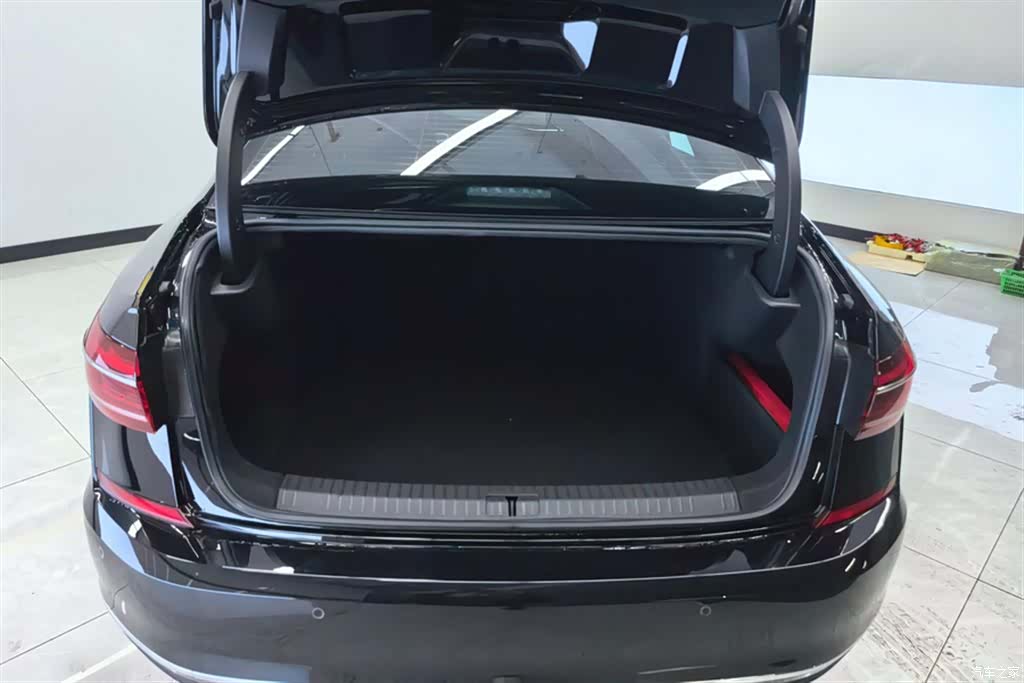 Volkswagen Passat, 2025 4