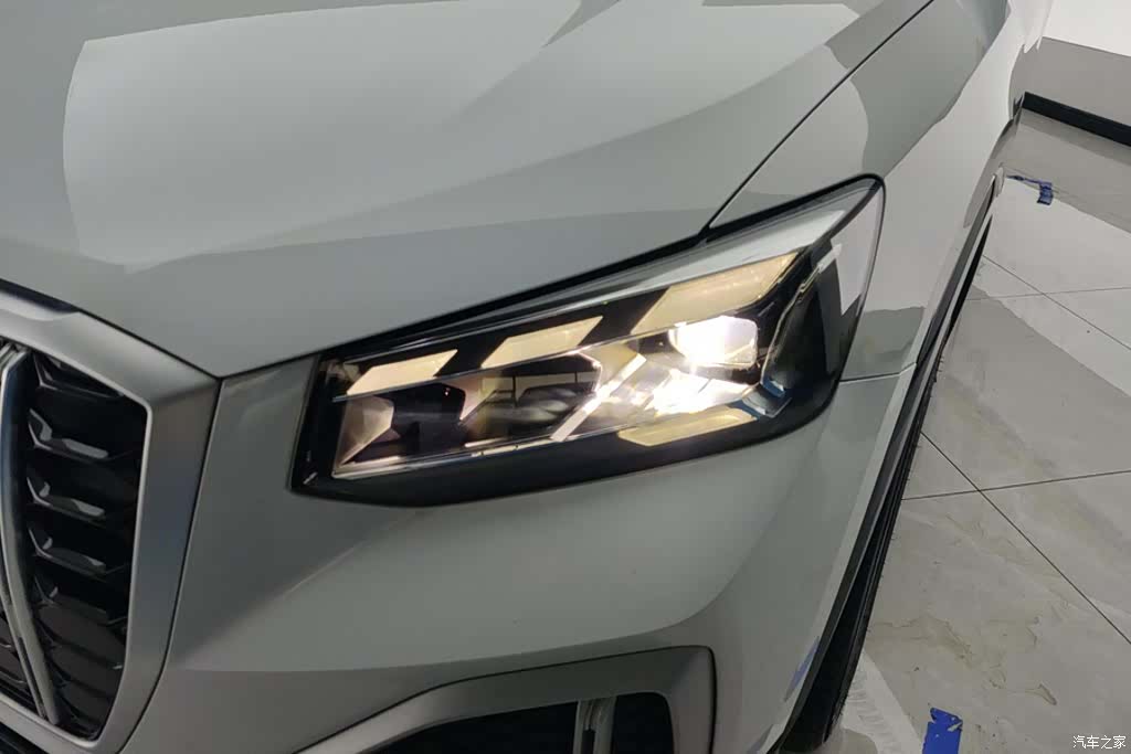 Audi Q2L, 2023 все фото