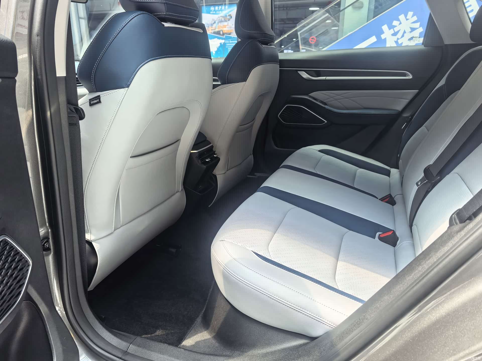 Geely Emgrand, 2023 8