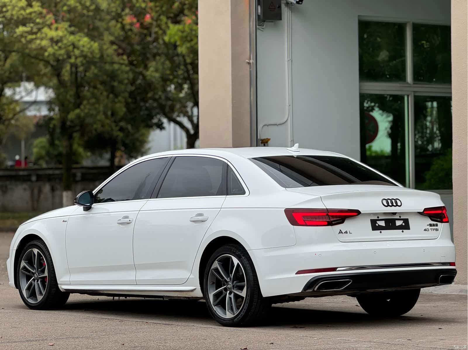 Audi A4L, 2019 3