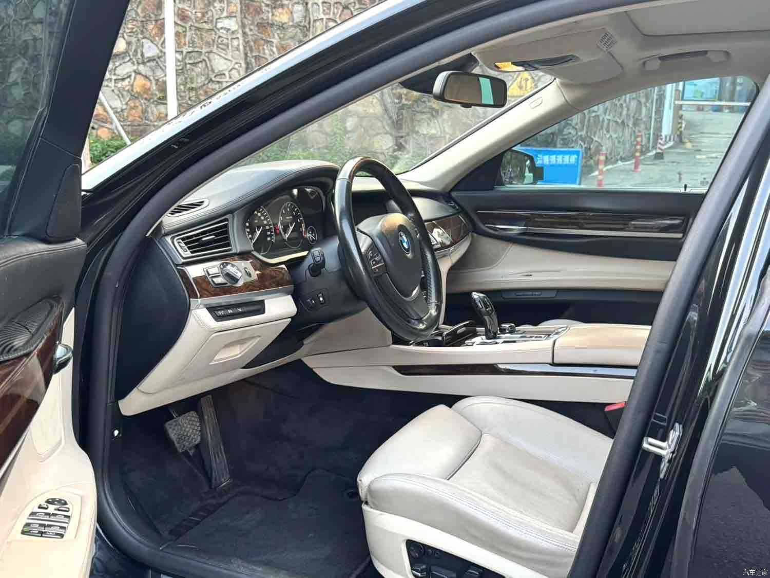 BMW 7 Series, 2011 6