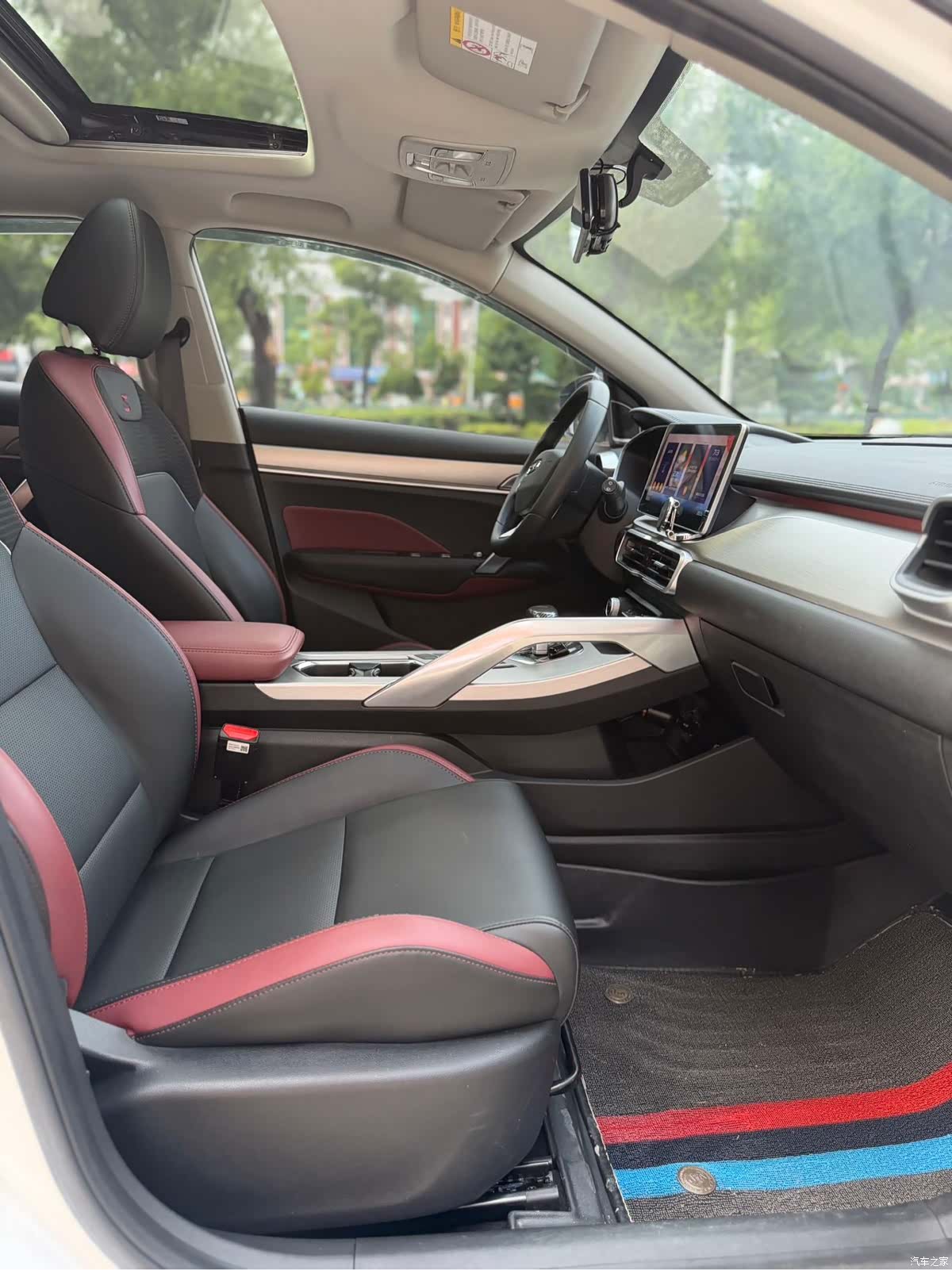 Geely Coolray, 2022 13