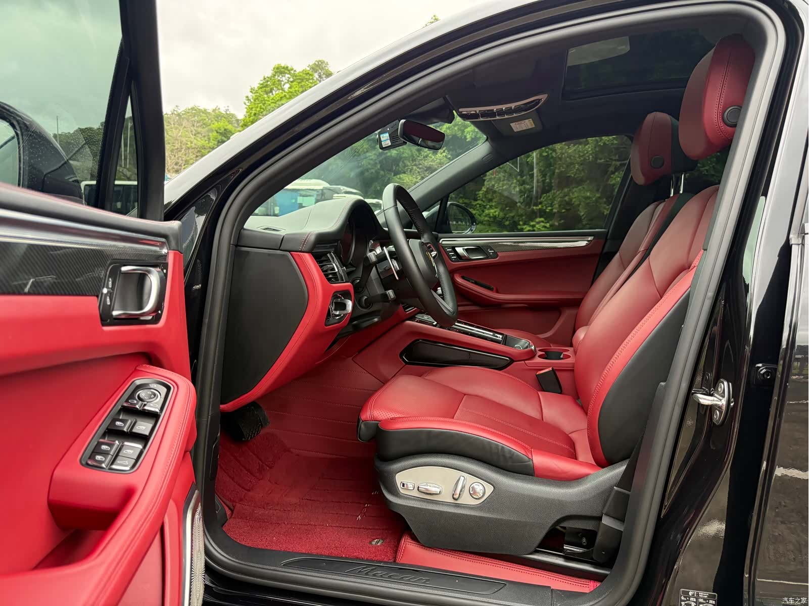 Porsche Macan, 2023 все фото