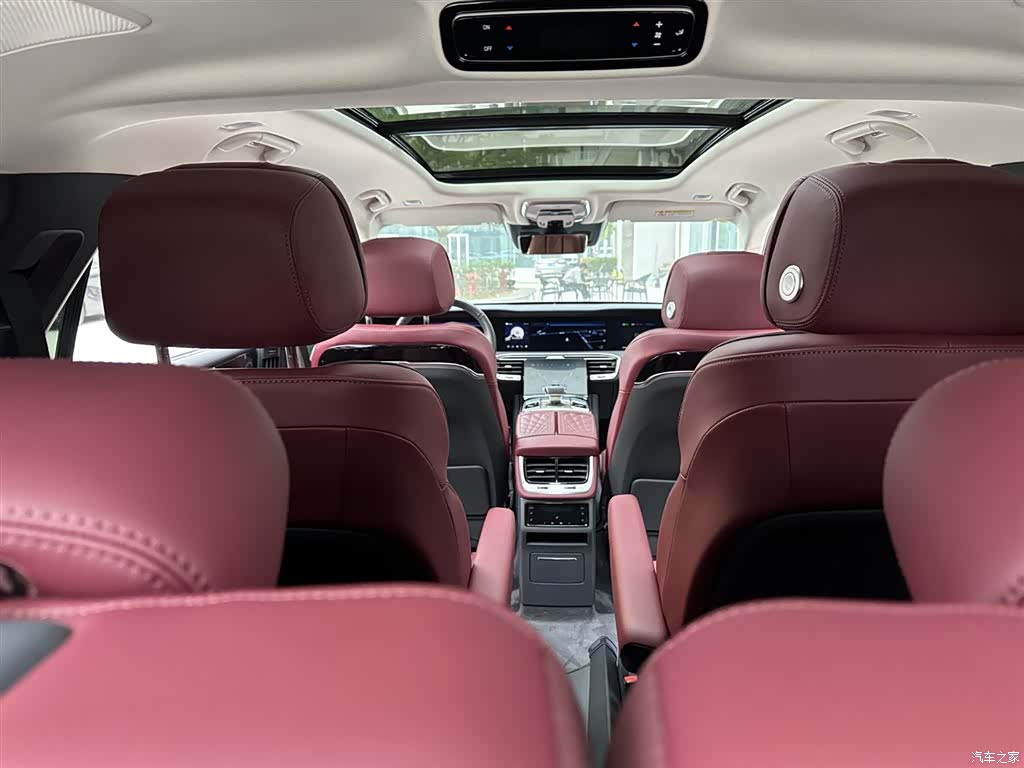Hongqi E-HS9, 2023 12