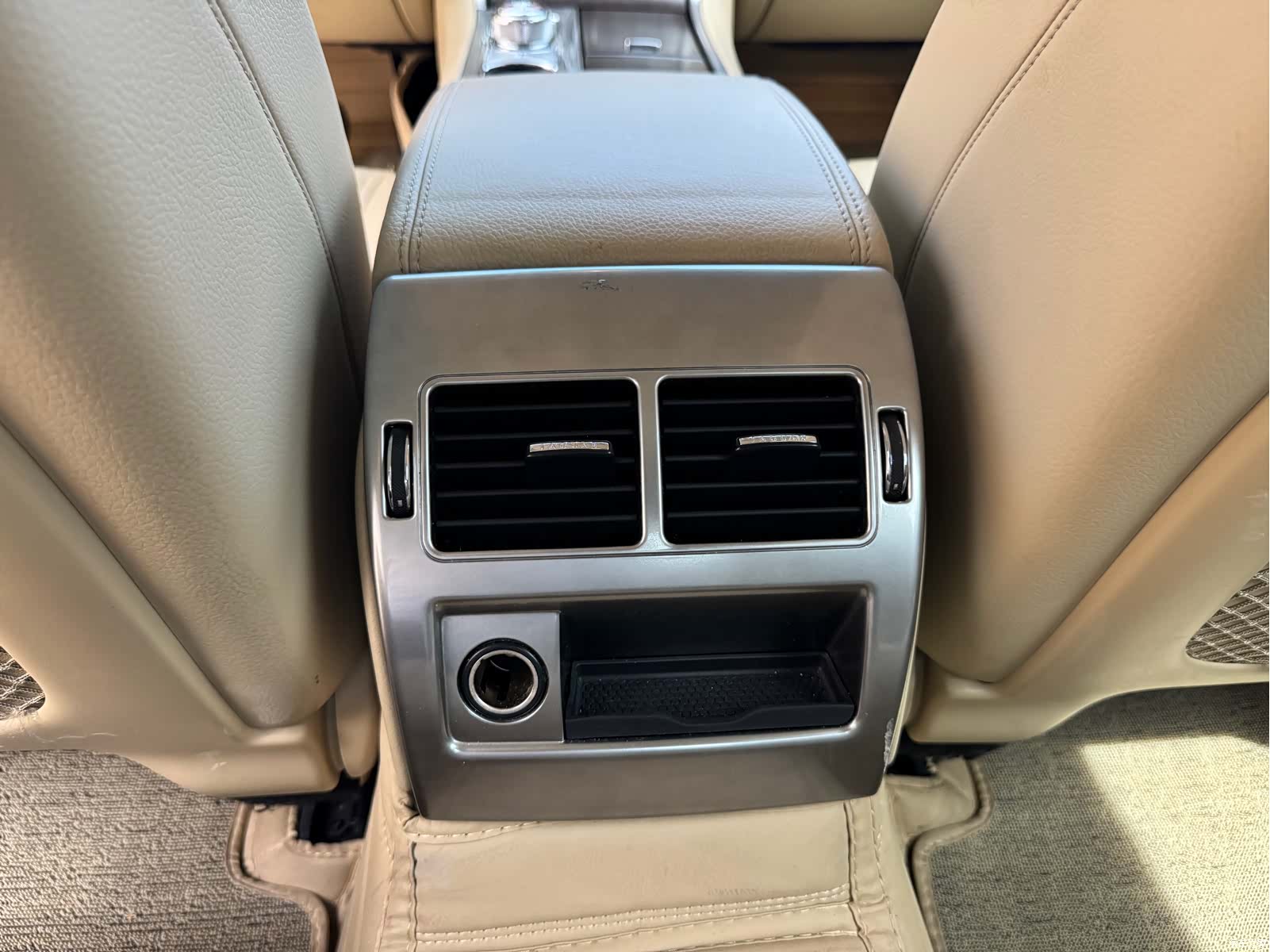 Jaguar XF, 2013 11