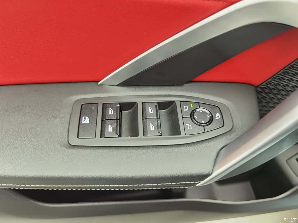 BMW iX1, 2025 9