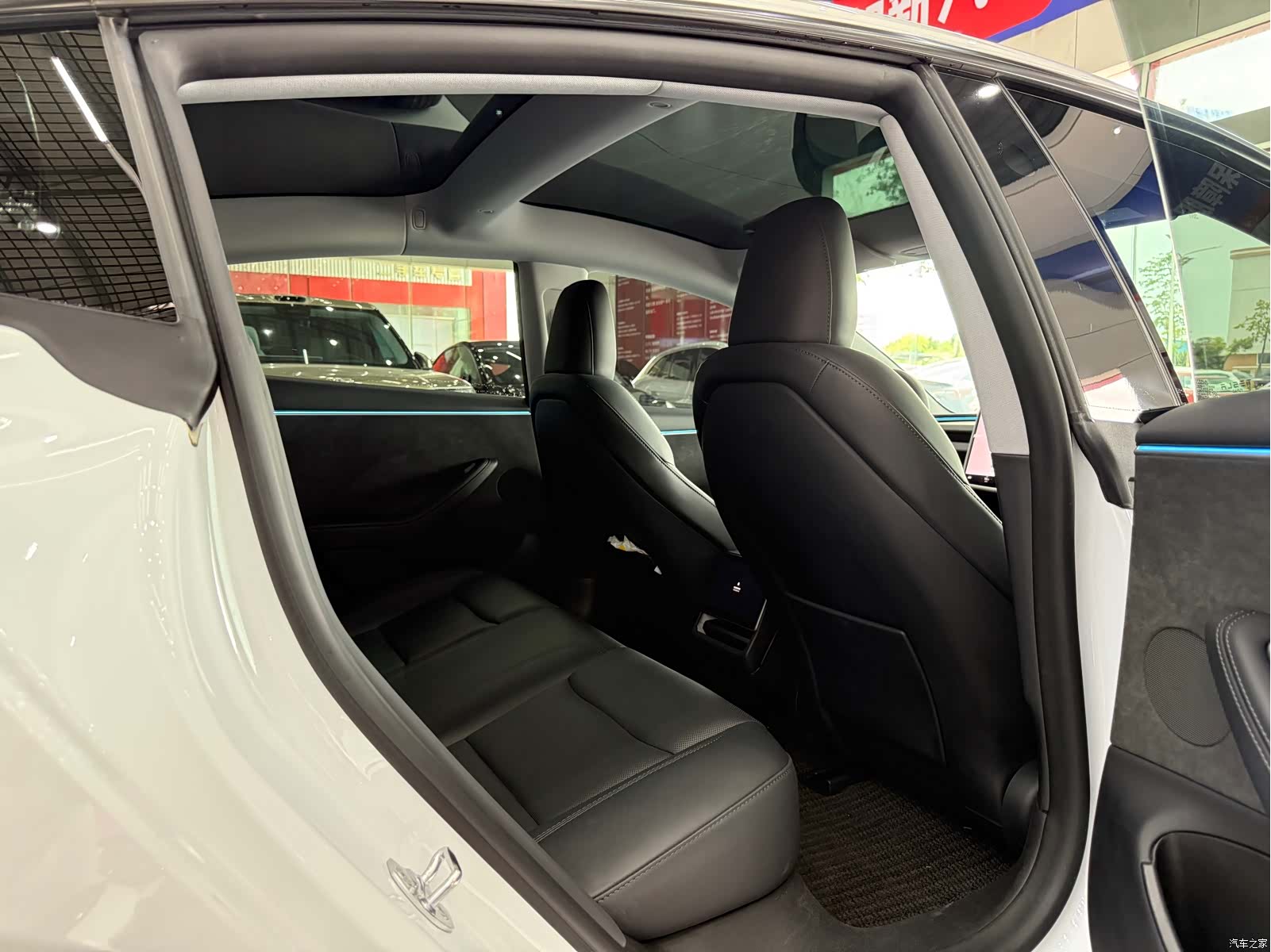 Tesla Model 3, 2025 17