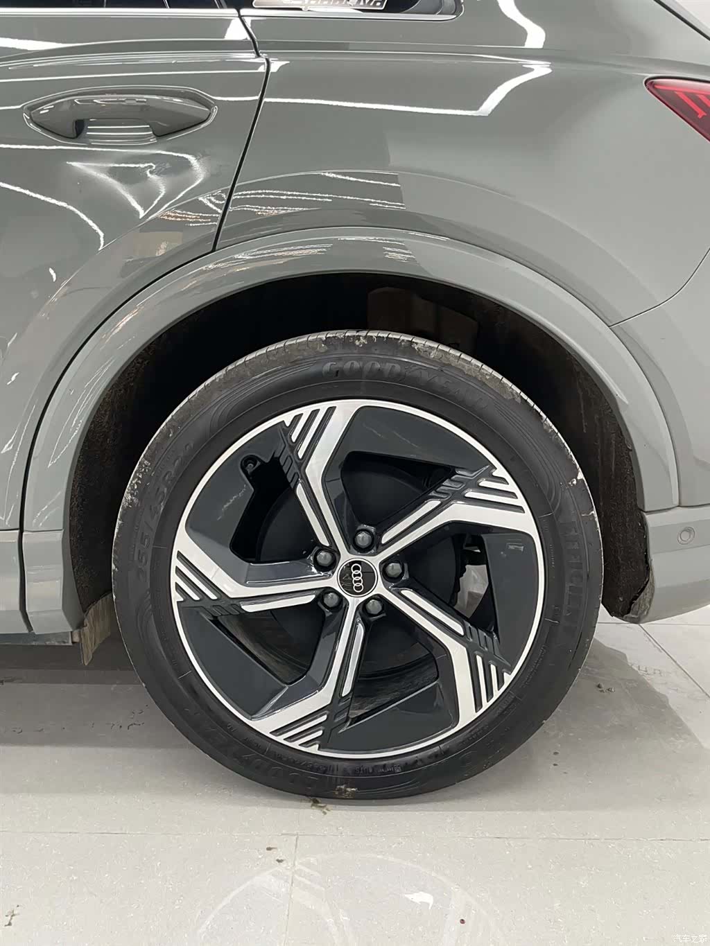 Audi Q4 e-tron, 2023 15