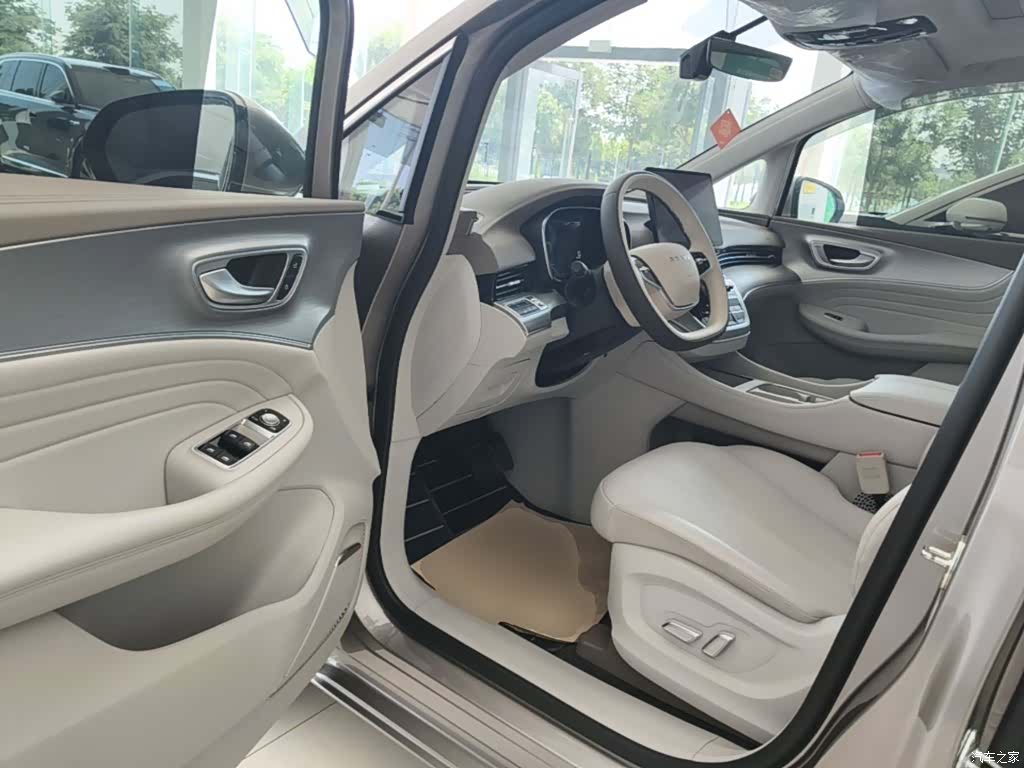 Roewe iMAX8, 2025 16