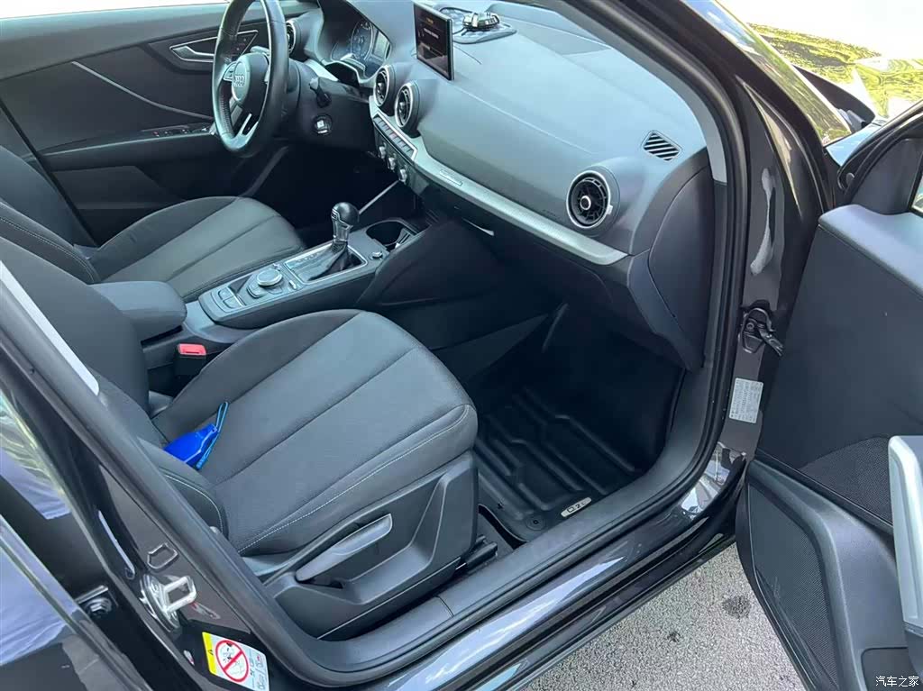 Audi Q2L, 2020 все фото