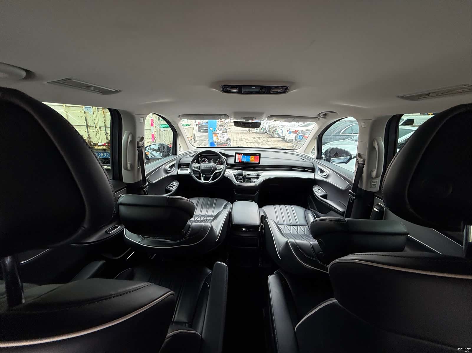 Roewe iMAX8, 2022 13