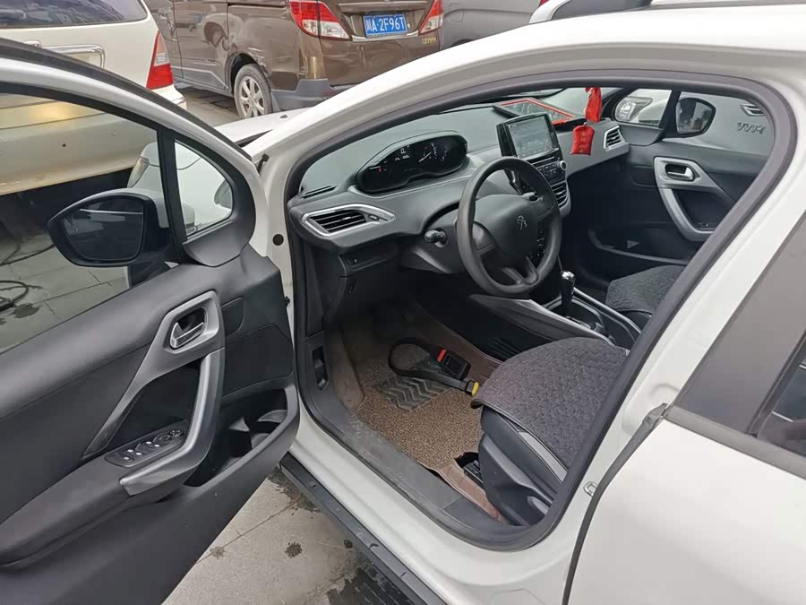 Peugeot 2008 2014, фото 12