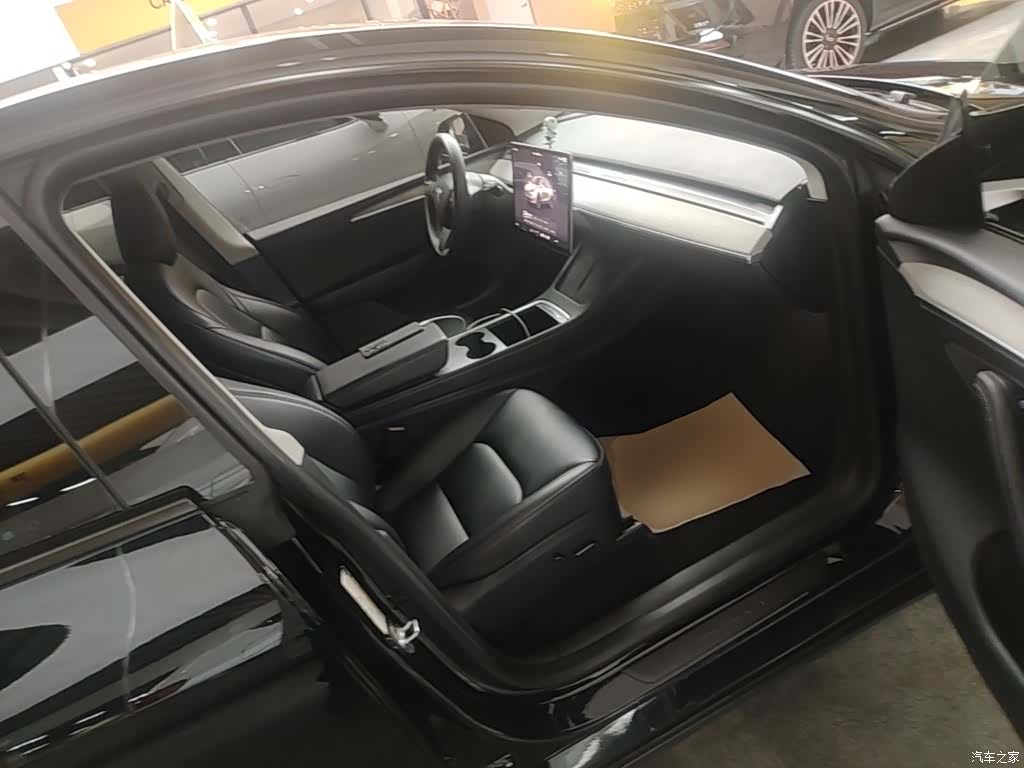 Tesla Model Y, 2023 25