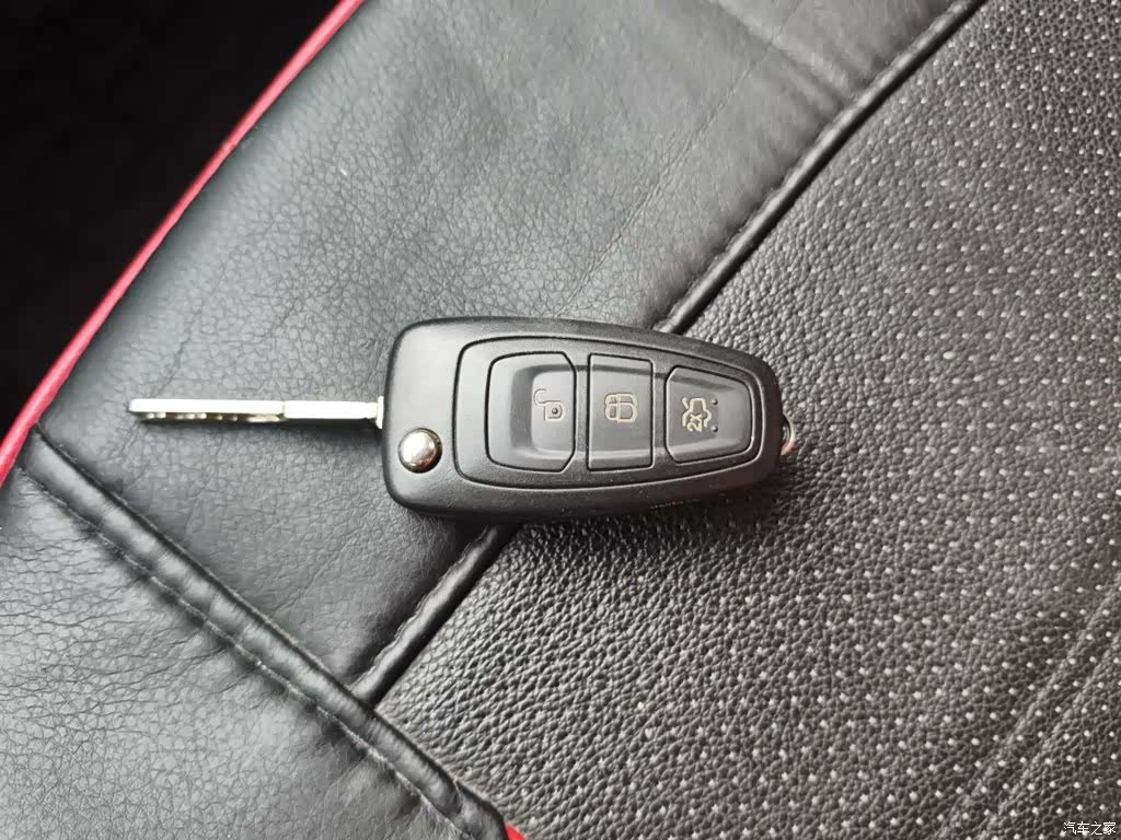 Ford Focus, 2018 12