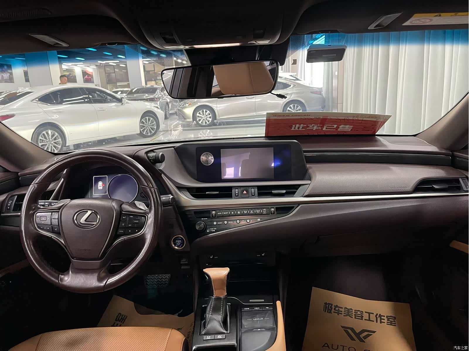 Lexus ES, 2019 все фото