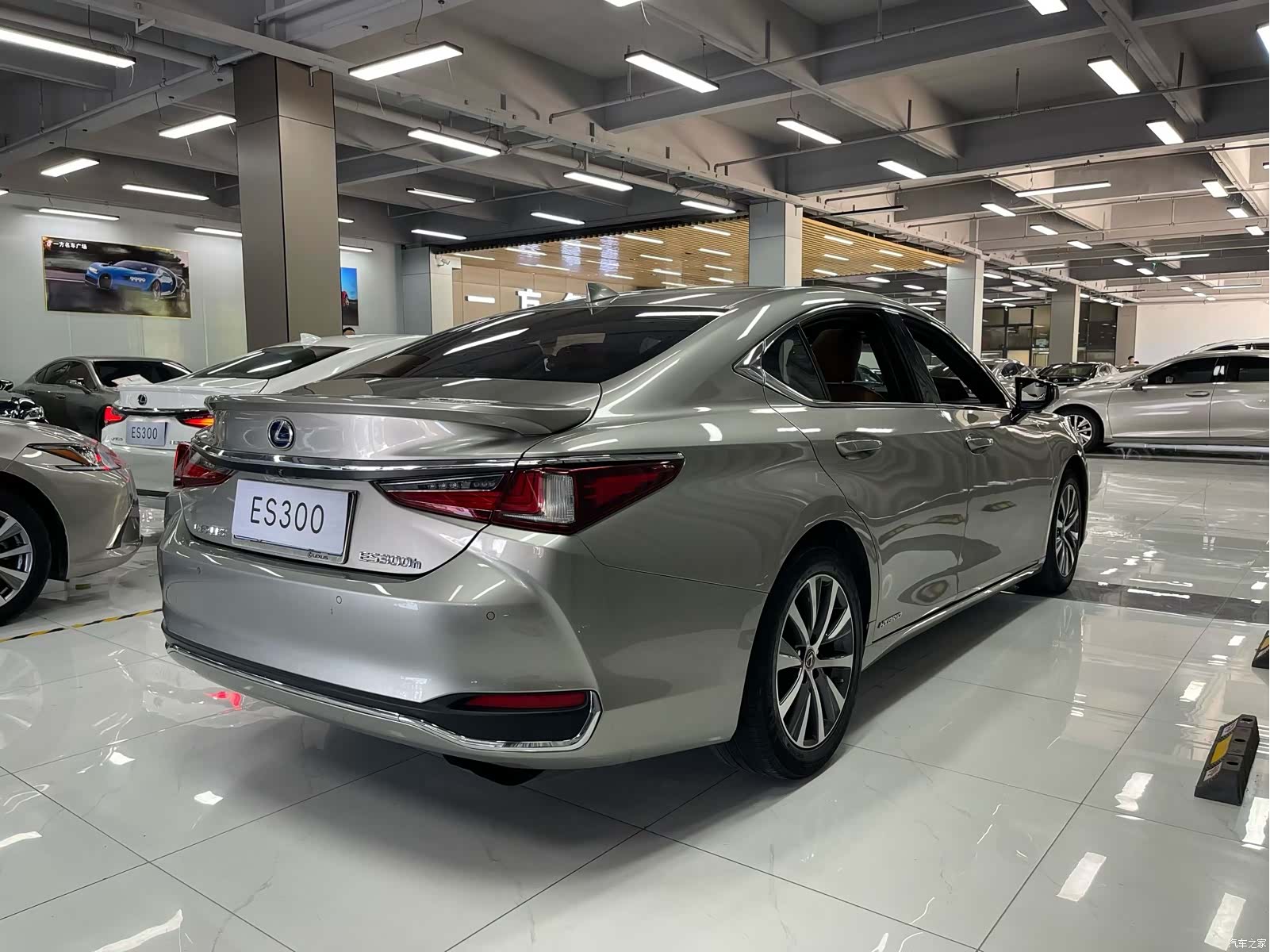Lexus ES, 2019 7
